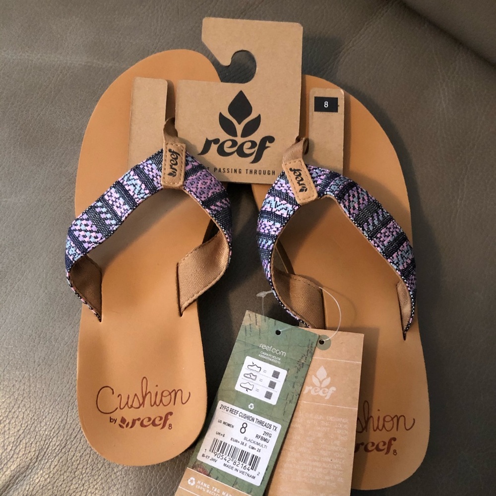 Women’s Reef Cushion Threads Flip Flops (Size 8)